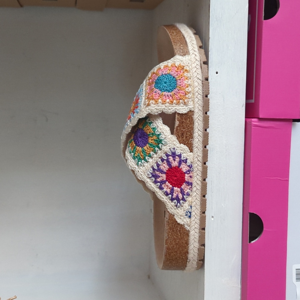 NIB Crochet Slide from Chinese Laundry - Picture 2 of 2